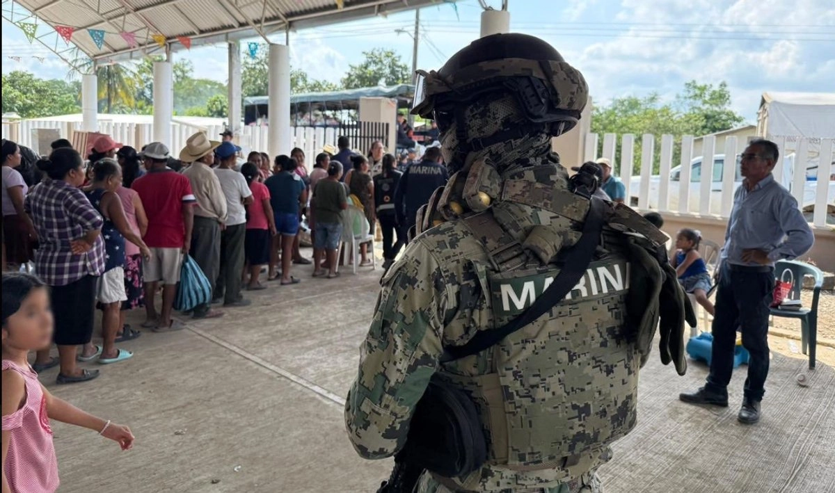 Las autoridades informaron que las familias afectadas van a permanecer en ese lugar hasta que Protección Civil de Hidalgo y otras dependencias determinen si hay o no en el lugar una falla tectónica y el grado de peligrosidad que podría tener el que regresaran a sus casas. Foto
