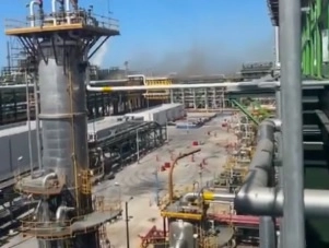 El hecho fue reportado por vecinos y obreros a través de las redes sociales, pues el escape de gas se originó en la zona en la que se ubica el “área de coquizadora” de la refinería, precisamente abandonada por el personal debido a los fuertes olores. Captura tomada de redes sociales