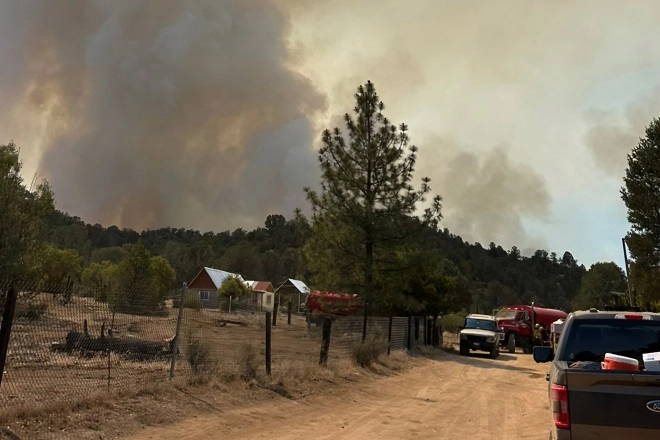 Aspectos del incendio cerca del rancho El Encanto en Tecate, Baja California. Foto