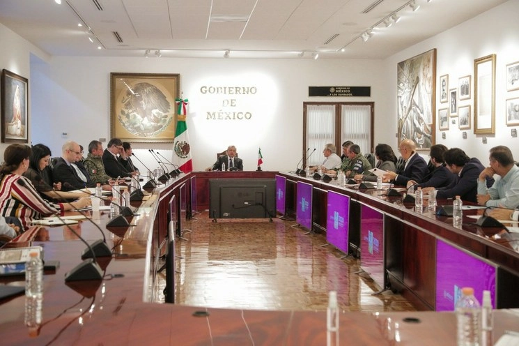 El presidente Andrés Manuel López Obrador (c) durante el encuentro. Foto tomada de la cuenta de Twitter @lopezobrador_
