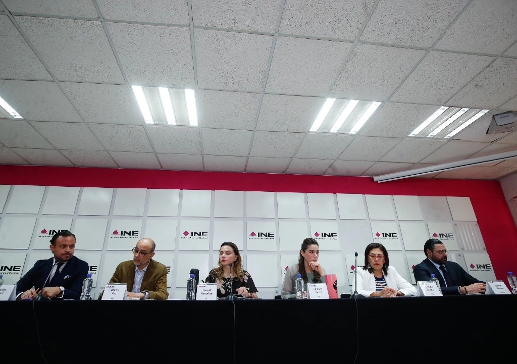 La consejera Carla Humphrey refirió que ayer la Comisión de Capacitación y Organización Electoral acordó dar seguimiento a la renuncia de 200 candidatas a diputaciones, presidencias municipales, sindicaturas y regidurías. Foto Cristina Rodríguez 