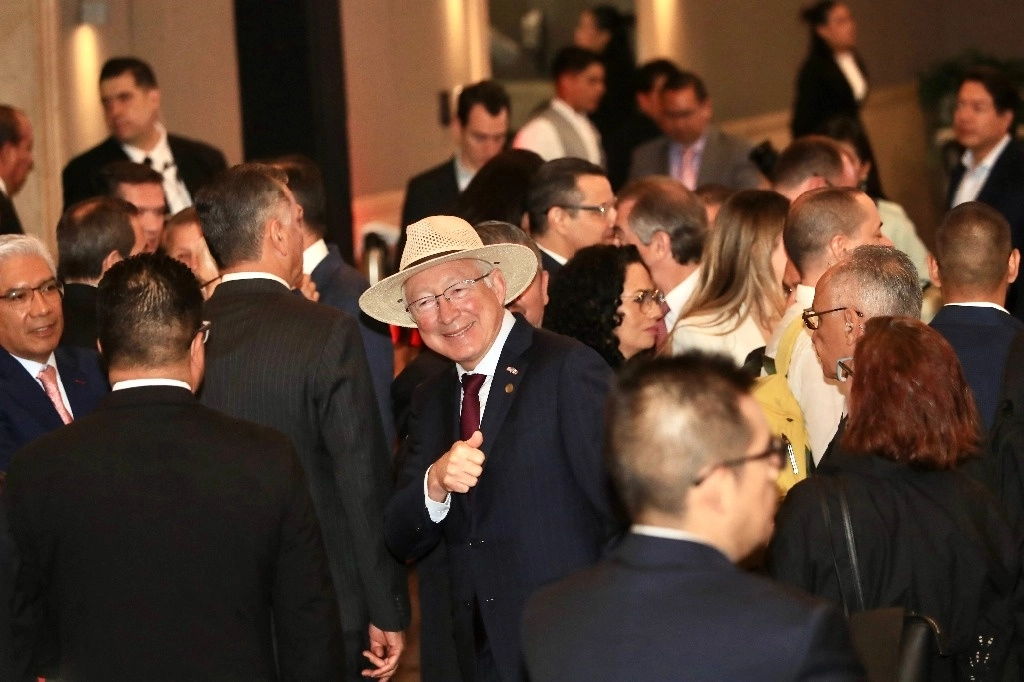 El embajador de EU en México, Ken Salazar. Foto Luis Castillo / archivo