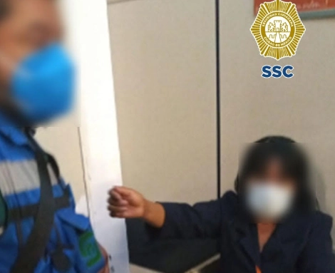 Tras varios minutos de diálogo disuasivo y de confianza, la ciudadana decidió retirarse por sus medios y agradeció el apoyo brindado por los uniformados. Foto cortesía SSC