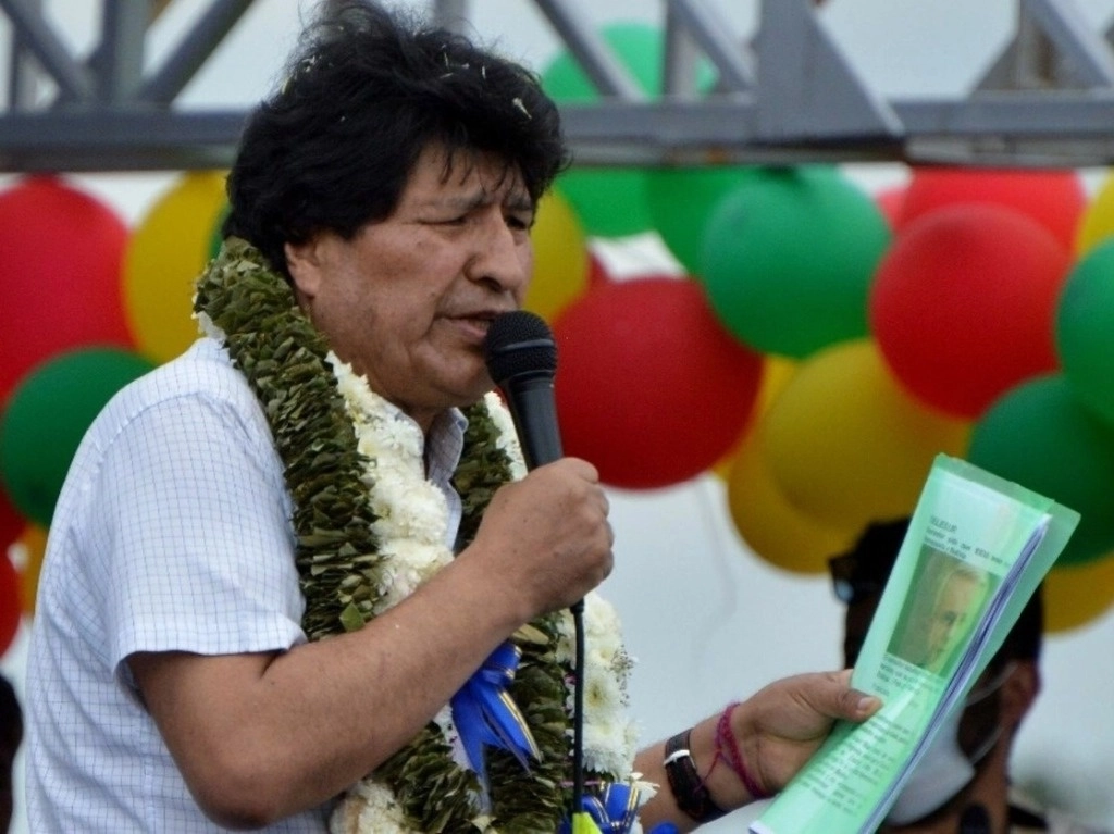Ante el revuelo que causó la declaración de la fiscal Gutiérrez, los seguidores de Morales dijeron que su líder está resguardado en algún lugar de la región cocalera de Chapare, en el centro de Bolivia, ante el riesgo de ser capturado. Foto Afp / Archivo