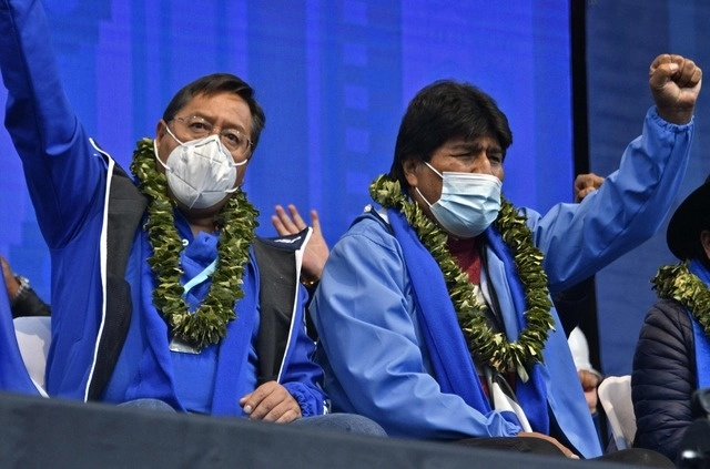 Luis Arce y Evo Morales, presidente y ex presidente de Bolivia, respectivamente encabezaron un mitin en la ciudad de La Paz. Foto Afp