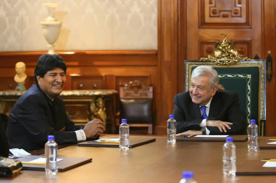 El presidente Andrés Manuel López Obrador y su homólogo boliviano, Evo Morales, durante su reunión en Palacio Nacional, Ciudad de México, el 21 de octubre de 2021. Foto Cuartoscuro