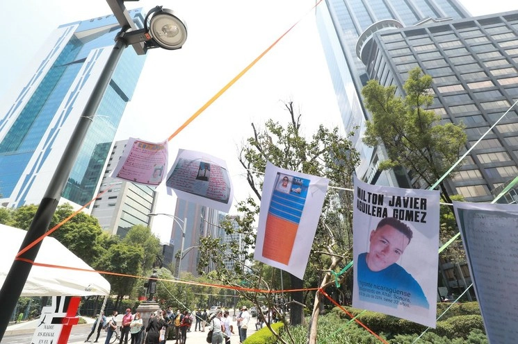 Imágenes de víctimas de la masacre de San Fernando, Tamaulipas, durante un acto de recordación en el décimo aniversario de los hechos, en la Ciudad de México. Foto María Luisa Severiano