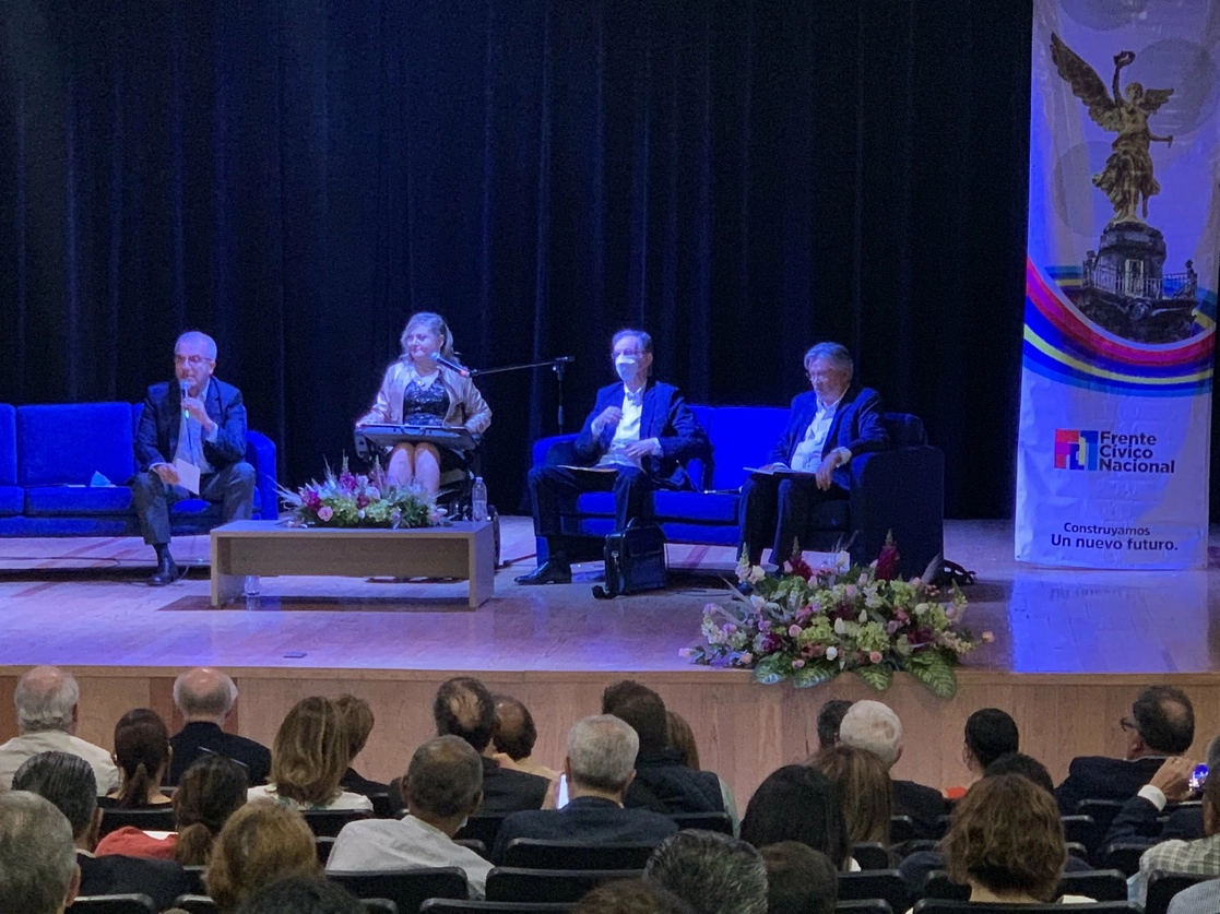 Luis Carlos Ugalde, José Woldenberg y Leonardo Valdés participaron en un foro convocado por dirigentes y simpatizantes de partidos de oposición, el 4 de mayo de 2022. Foto tomada del Twitter de @FCN_mx
