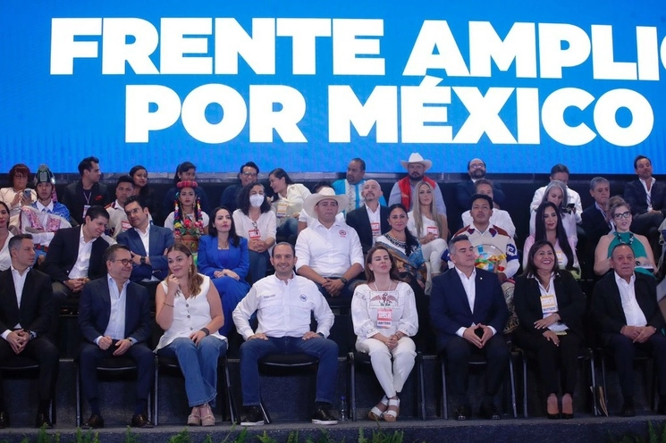 Los dirigentes nacionales del PRI; Alejandro Moreno; del PAN, Marko Cortés; y del PRD, Jesús Zambrano, encabezaron la presentación de las reglas de la alianza Va por México, para la elección de candidato presidencial, el 26 de junio de 2023. Foto Cristina Rodríguez 
