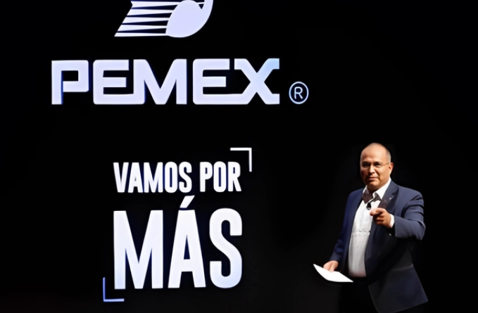 Carlos Treviño, ex director de Pemex, incumplió en las medidas cautelares por que lo perdió el amparo contra una orden de aprehensión. Foto Roberto García Ortiz / Archivo