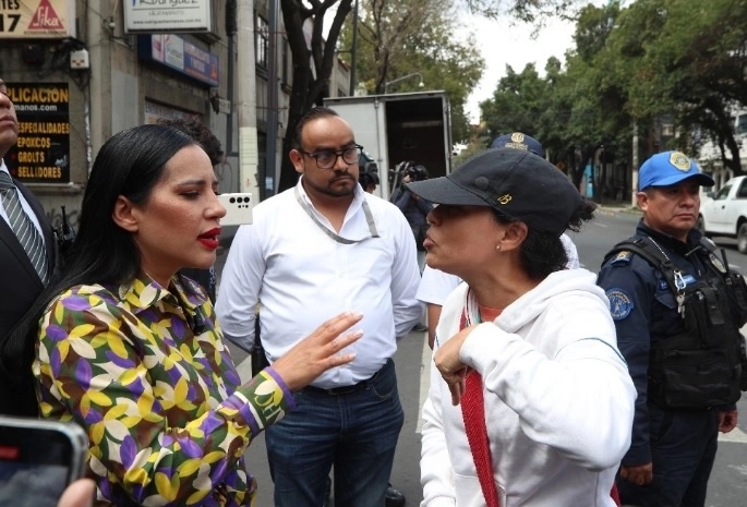 Ambos, dijeron, se negaron al argumentar que podrían incurrir en un delito electoral; sin embargo, el 18 de marzo, día inhábil, la información estaba en las redes sociales de la Alcaldía Cuauhtémoc. Foto Alfredo Domínguez / archivo