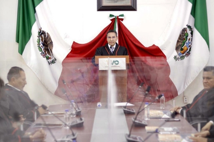 Manuel Velasco Alcántara, ex magistrado presidente del Tribunal de Justicia Administrativa del Estado de Oaxaca, durante la presentación de su informe de actividades correspondiente a 2022. Foto tomada de la cuenta de Twitter del TJAEO 