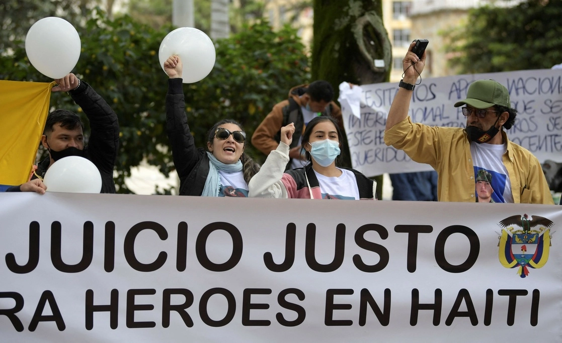 Allegados a los ex militares piden un juicio justo para ellos. Foto Afp