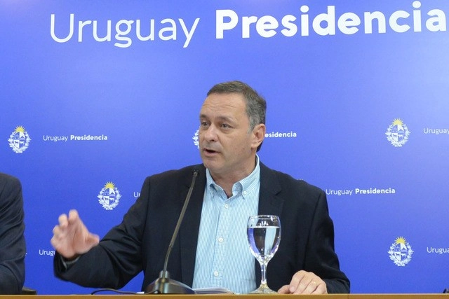 El secretario de Presidencia uruguayo, Álvaro Delgado, en conferencia sobre el Covid-19. Foto Afp