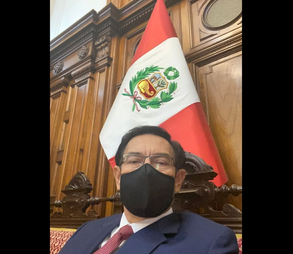El ex mandatario fue inhabilitado por el Congreso por haber recibido la vacuna de Sinopharm de manera irregular. Foto Tomada del Twitter @MartinVizcarraC
