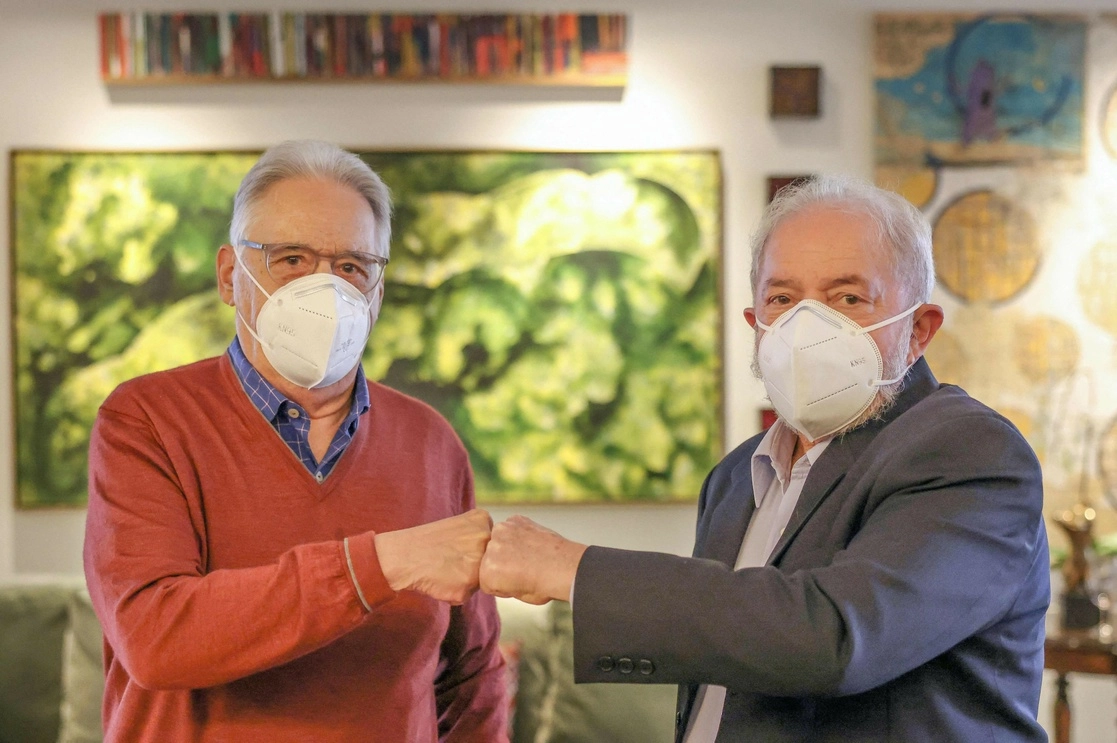 Reunión entre los ex presidentes de Brasil, Fernando Henrique Cardoso (izquierda) y  Luiz Inácio Lula da Silva. Foto  Afp