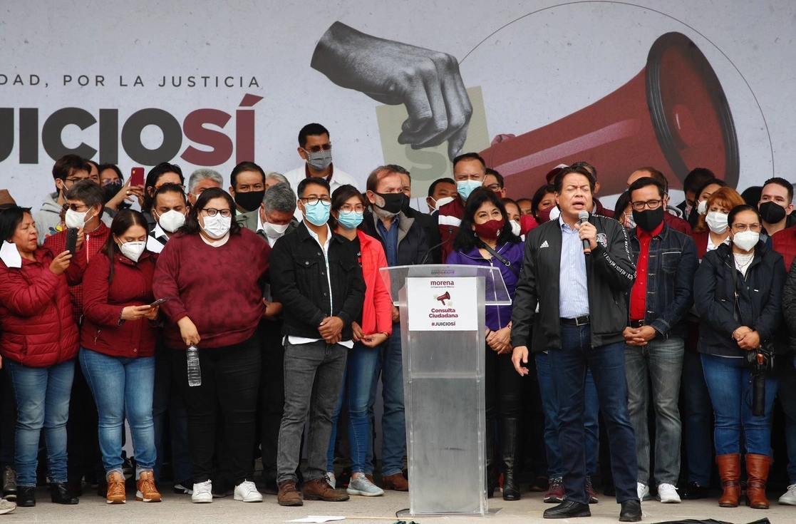 Mario Delgado, presidente nacional de Morena, en una asamblea para invitar a la Jornada de Respaldo a la Consulta Ciudadana por la Verdad, por la Justicia (Juicio a ex presidentes). Foto LA JORNADA/Cristina Rodríguez
