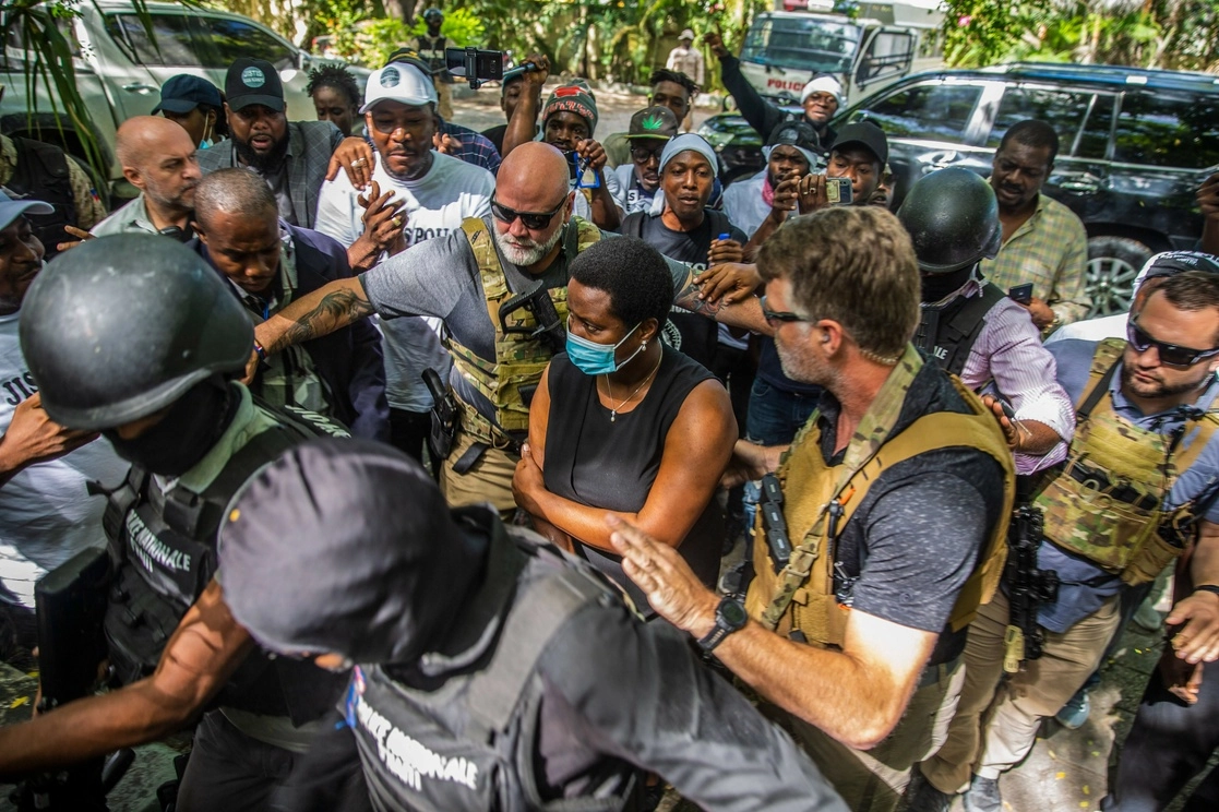 Martine Moise llegó a la fiscalía en medio de una fuerte custodia. Foto Ap 