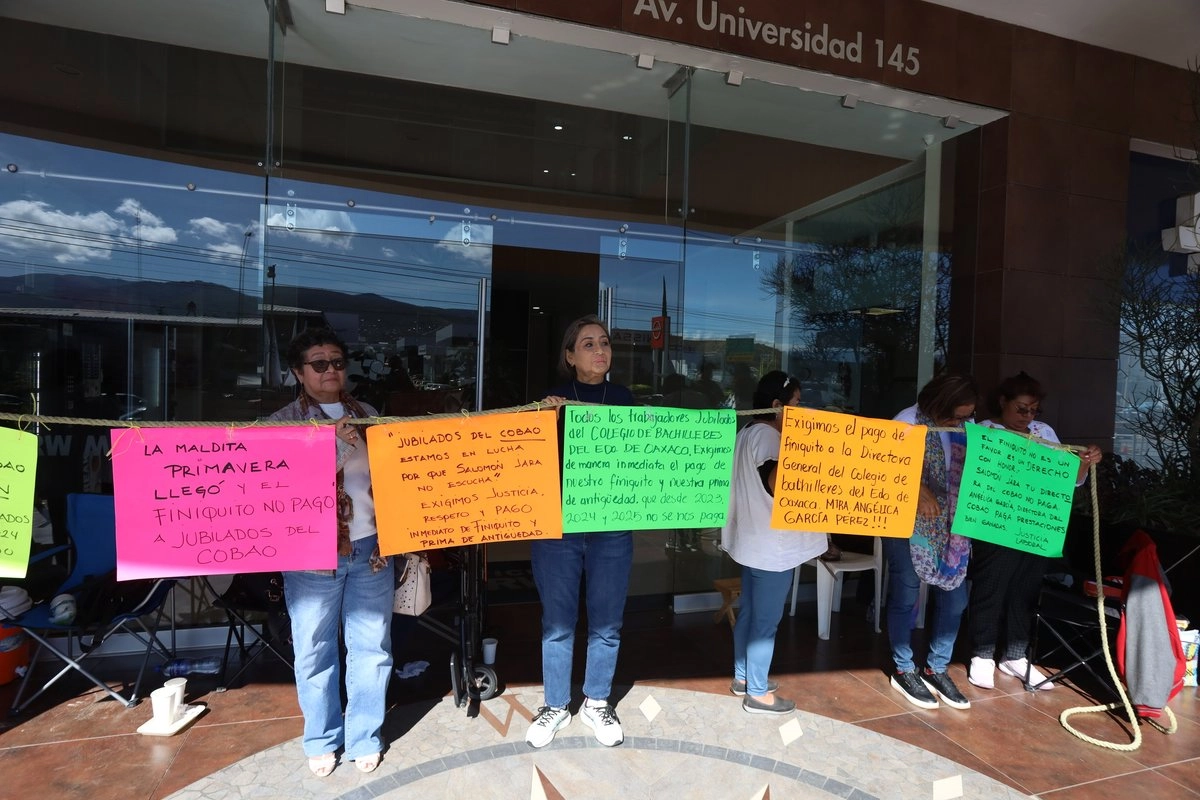 Los ex trabajadores exigen que les paguen su finiquito correspondiente. Foto