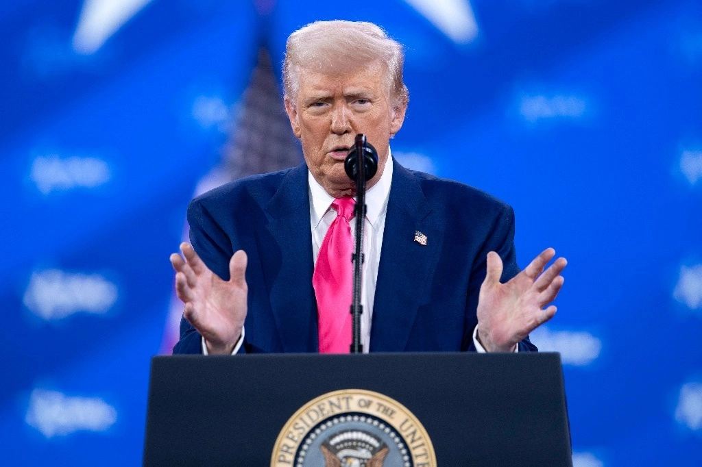 El presidente Donald Trump habla en la Conferencia de Acción Política Conservadora, CPAC, en el Gaylord National Resort & Convention Center, el sábado 22 de febrero de 2025, en Oxon Hill, Maryland. Foto Ap