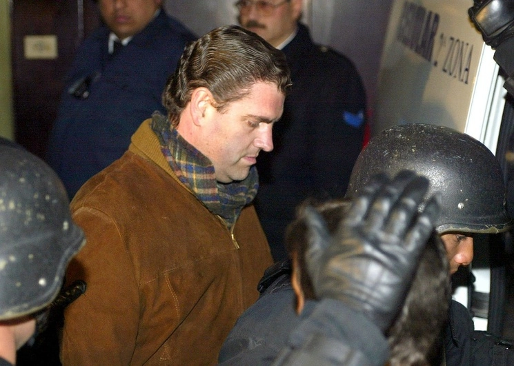 El exbanquero uruguayo José Peirano Basso, extraditado por la justicia uruguaya, llegó a Asunción procedente de Montevideo el lunes 29 de mayo de 2023 para ser procesado por una supuesta estafa millonaria. Foto Afp / Archivo
