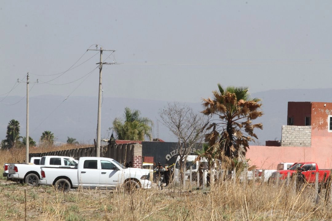 Fue hasta el 5 de marzo pasado cuando Guerreros Buscadores de Jalisco ingresó al rancho y reveló hallazgos que las autoridades no habían informado, entre ellos al menos mil indicios que hacen presumir que se trataba de un narcorancho, con vestigios de huesos calcinados y triturados, prendas de vestir, zapatos y diferentes artículos de uso personal.