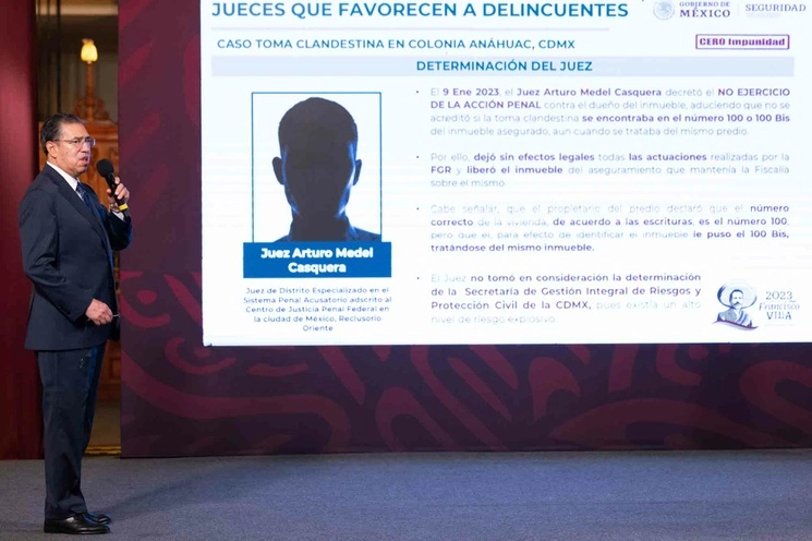 El subsecretario de Seguridad Pública, Luis Rodríguez Bucio, señaló a juzgadores que decidieron no vincular a proceso a personas relacionadas con el robo de combustible, durante la conferencia matutina en Palacio Nacional, el 27 de junio de 2023. Foto cortesía Presidencia