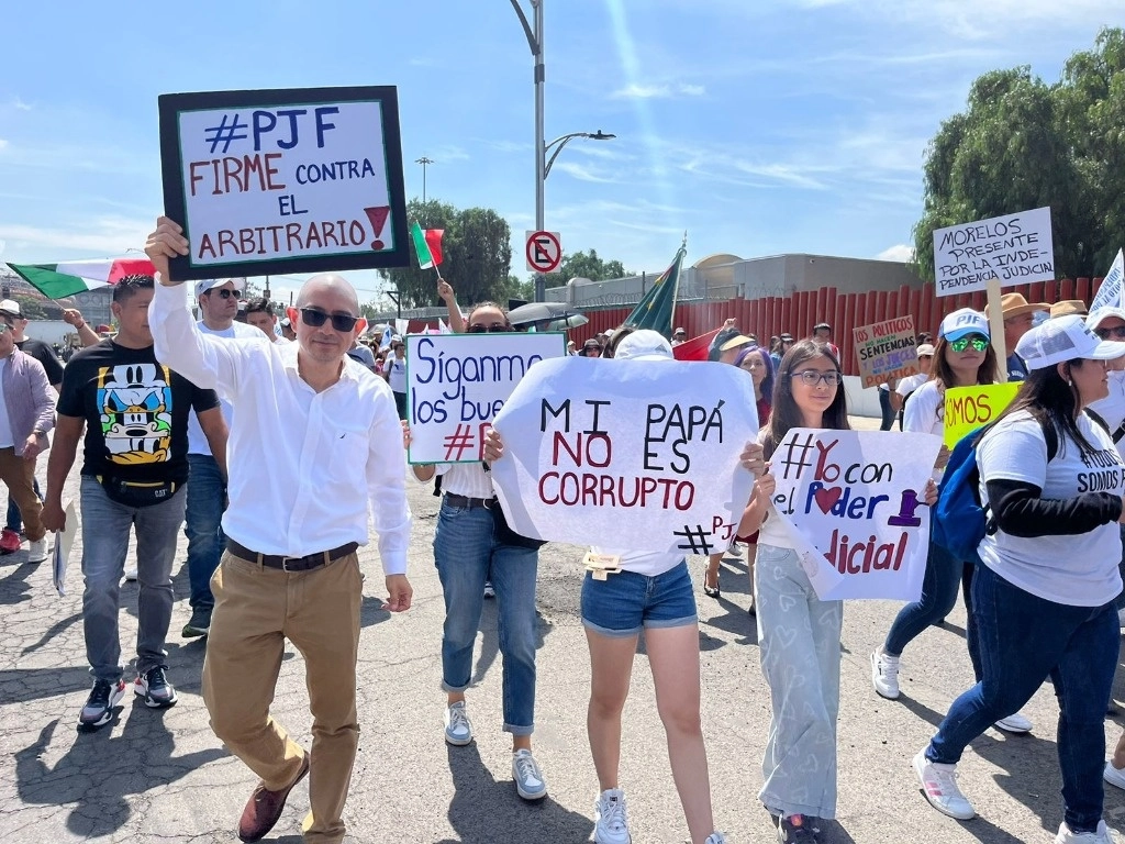 Trabajadores del PJF durante una protesta en la Cámara de Diputados este 26 de agosto de 2024. Foto Alfredo Domínguez