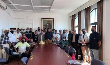 Se mantienen mesas de diálogo con habitantes y representantes de los pueblos del municipio. Foto Segob