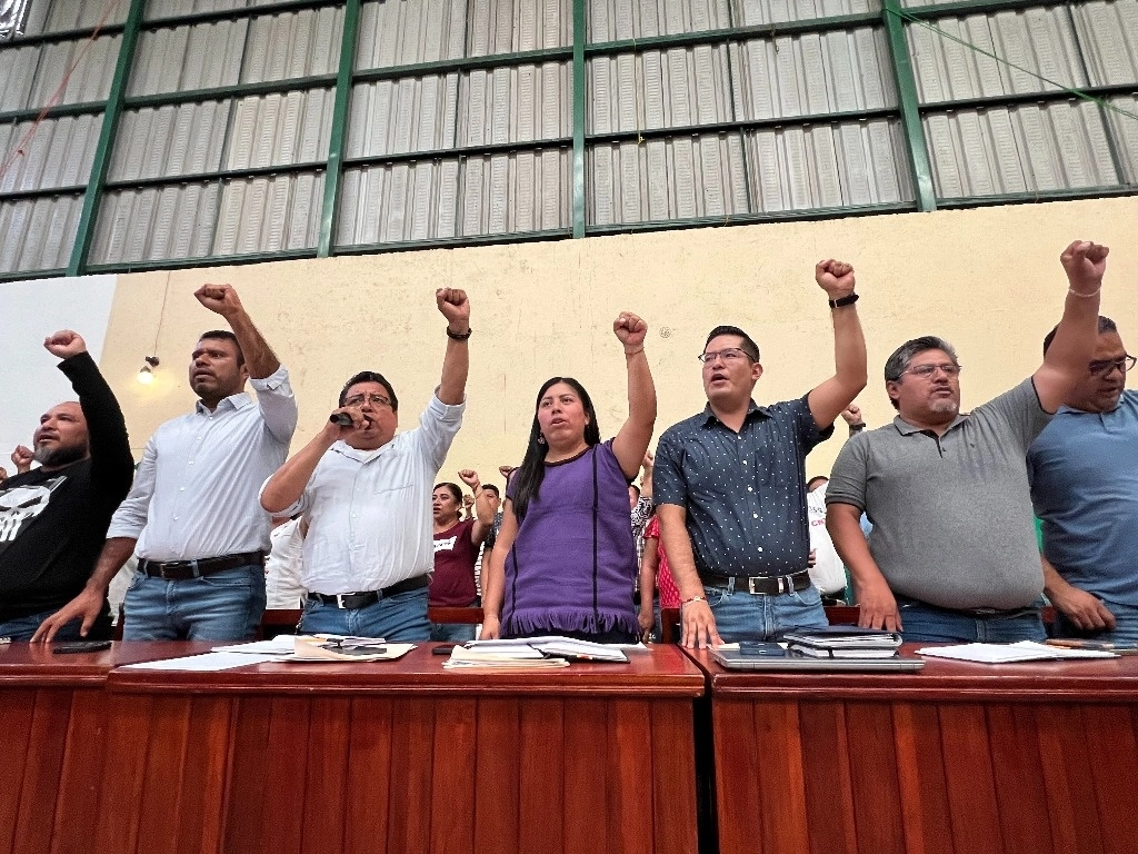 Sobre los uniformes escolares, señaló que el gobierno estatal deberá entregar a los padres de familia los vales por un concepto de 405 pesos a partir del 21 de junio. Foto Jorge A. Pérez Alfonso 