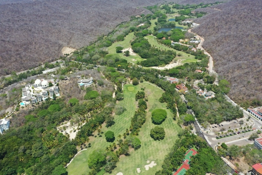 En su comunicado, Grupo Salinas aseguró que el contrato de prestación de servicios del campo de golf de Tangolunda, fechado el 25 de octubre de 2021 con el Fonatur, está vigente hasta agosto de 2027. Foto tomada de X.