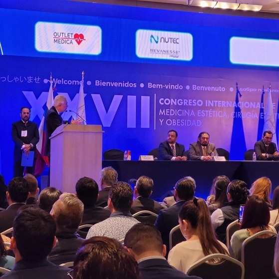 “El objetivo central es que las personas sanas que se someten a un procedimiento estético tengan garantía por parte del Estado de que van a ser atendidas por una persona especializada en dicho tema”, señaló el senador. Foto cortesía.