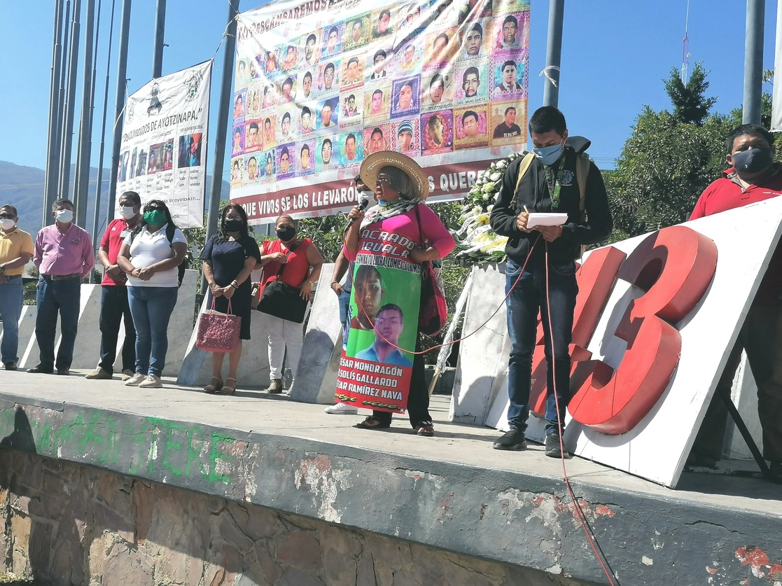 Durante el mitin por los 43 estudiantes desaparecidos de la Normal de Ayotzinapa en Chilpancingo, Guerrero, el 26 de enero de 2021. Foto Sergio Ocampo