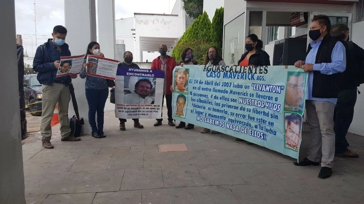 Los manifestantes recriminaron declaraciones "faltas de ética" de parte del fiscal estatal Jesús Figueroa Ortega. Foto Claudia Bañuelos