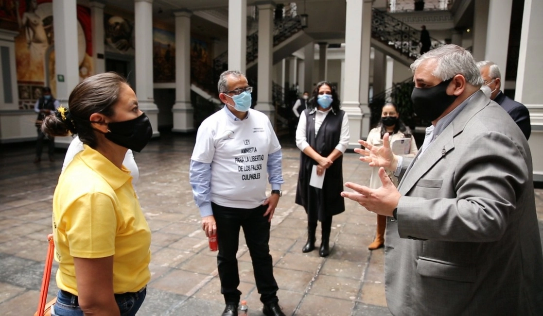 Integrantes del FMDVD durante un encuentro con el Magistrado Presidente del Tribunal Superior de Justicia del Edomex, Ricardo Sodi, en julio de 2020. Foto tomada del Twitter de @MagdoSodi