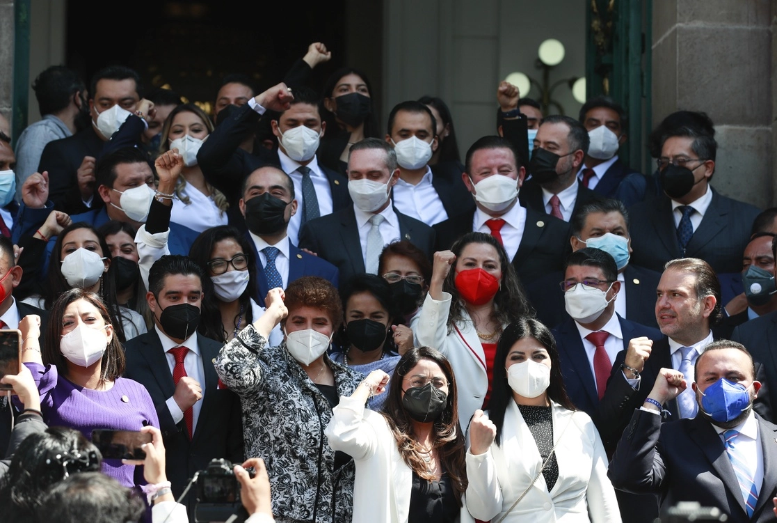 Toma de protesta de los actuales alcaldes de la Ciudad de México. Foto Víctor Camacho / Archivo