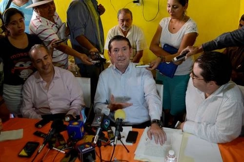 El ex gobernador de Guerrero Zeferino Torreblanca Galindo (2005-2011) en conferencia de prensa, en imagen de archivo. Foto Lenin Ocampo