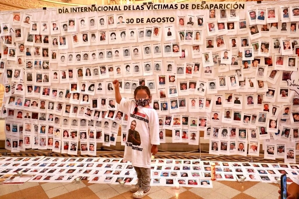 Integrantes de diversos colectivos y familiares de desaparecidos se reunieron en la ex Glorieta de La Palma, en la Ciudad de México. Foto María Luisa Severiano 