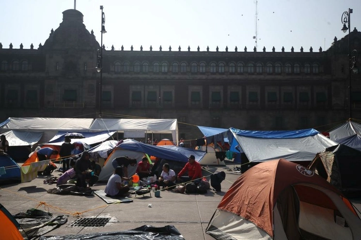 Maestros de la CNTE mantienen su plantón en el Zócalo capitalino, el 8 de junio de 2023. Foto Yazmín Ortega Cortés



