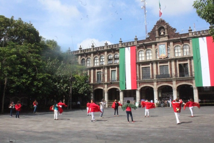 El colectivo Regresando a Casa Morelos realizó por tercer lunes de protestas consecutivos, frente del palacio estatal, para que busquen a sus hijos. Foto Rubicela Morelos