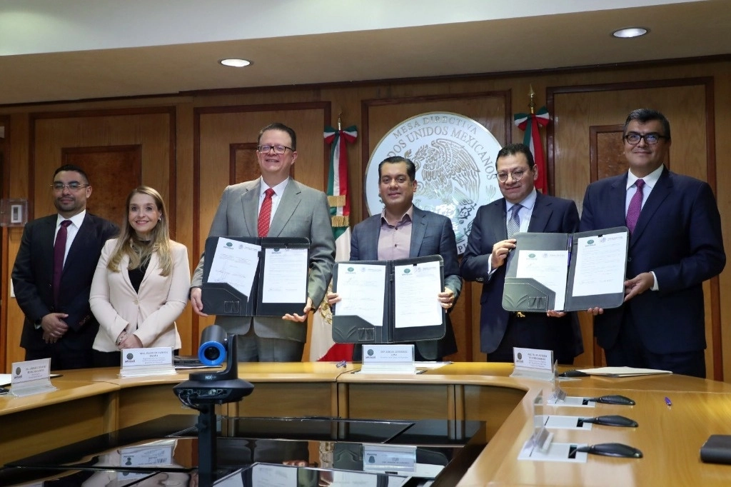 Durante la firma de un convenio académico con la Cámara de Diputados, los magistrados del TEPJF recalcaron que los principales retos y cuestionamientos por resolver en torno a la reforma judicial se manifestarán con las elecciones extraordinarias del 2025. Foto @FFuentesBarrera