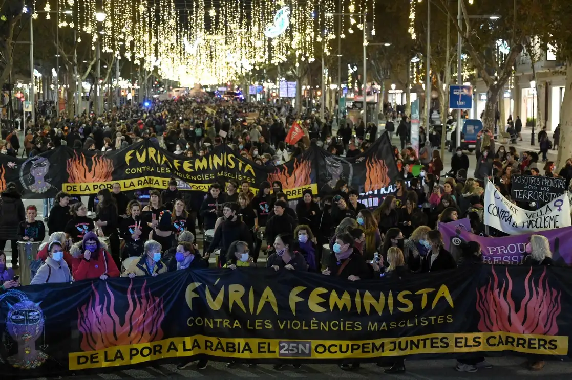 En distintas ciudades del mundo se realizaron marchas en el marco del Día Internacional de la Eliminación de la Violencia de Género. Afp