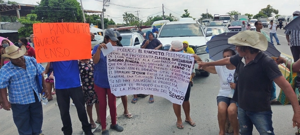 Pobladores explicaron que son necesarias despensas, agua potable, reparación de caminos y ayuda para limpiar sus comunidades. Foto Héctor Briseño