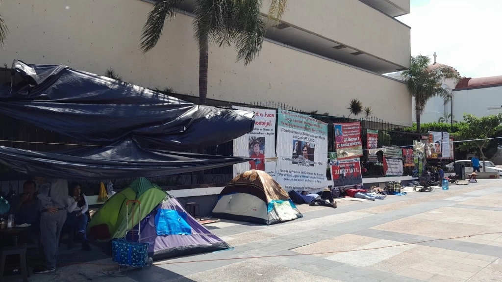 Protesta frente al Palacio de Gobierno de Chiapas en exigencia de la liberación de Juan Díaz Montejo, preso en el penal de El Amate desde el pasado 17 de diciembre. Foto 'La Jornada'

