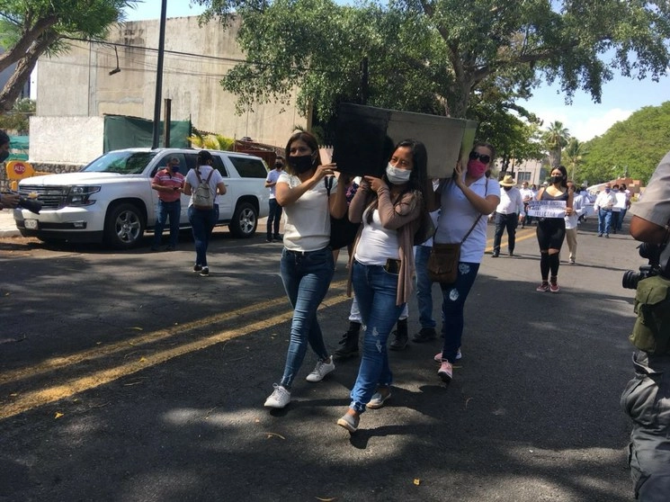 Cientos de colimenses exigieron la renuncia del gobernador por los hechos violentos registrados en el estado. Foto Juan Carlos Flores