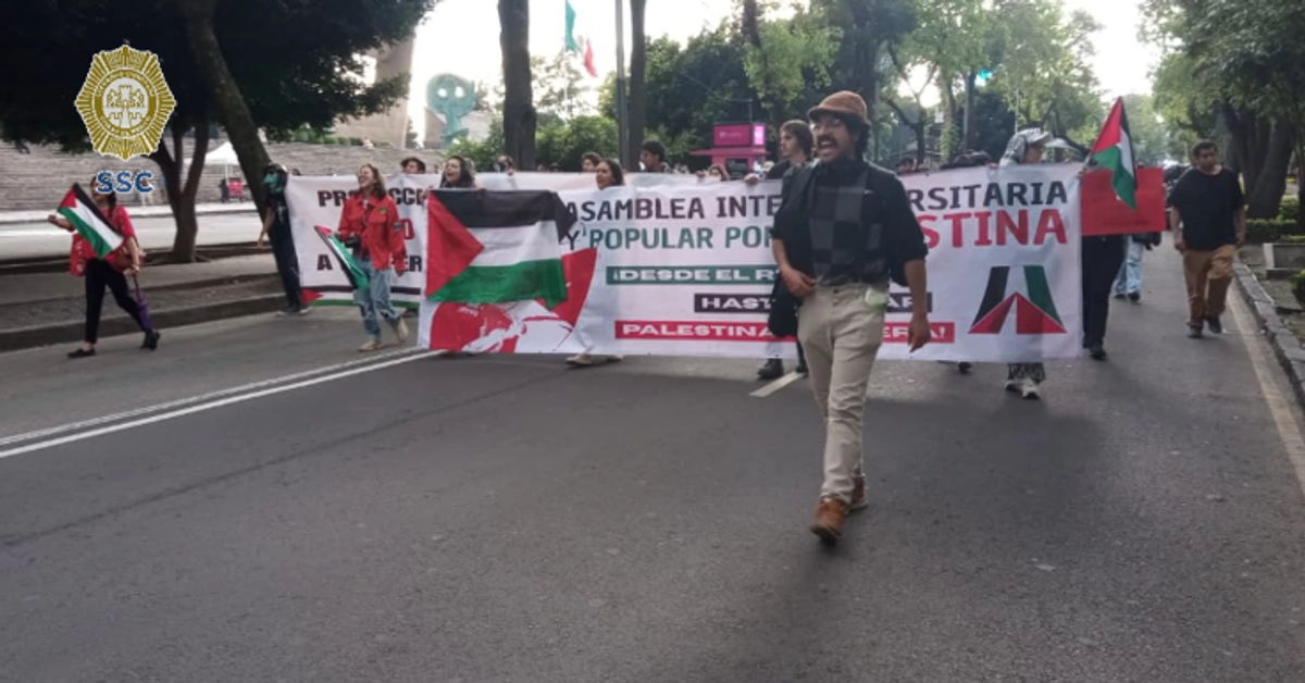 Manifestantes durante la protesta. Foto tomada de la cuenta de X