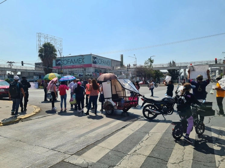 Bloquean vías primarias en Nezahualcóyotl, Edomex, en exigencia de la aparición con vida de la menor María Campos Calvo. Foto ‘La Jornada’
