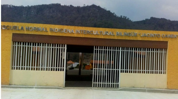 Estudiantes de la Escuela Normal Indígena Intercultural Bilingüe Jacinto Canek exigieron a las autoridades el “inmediato esclarecimiento del asesinato” de su compañero Octavio Ruiz Santiz, quien estaba desaparecido desde el 23 de agosto. Foto tomada de la cuenta de Facebook de la institución