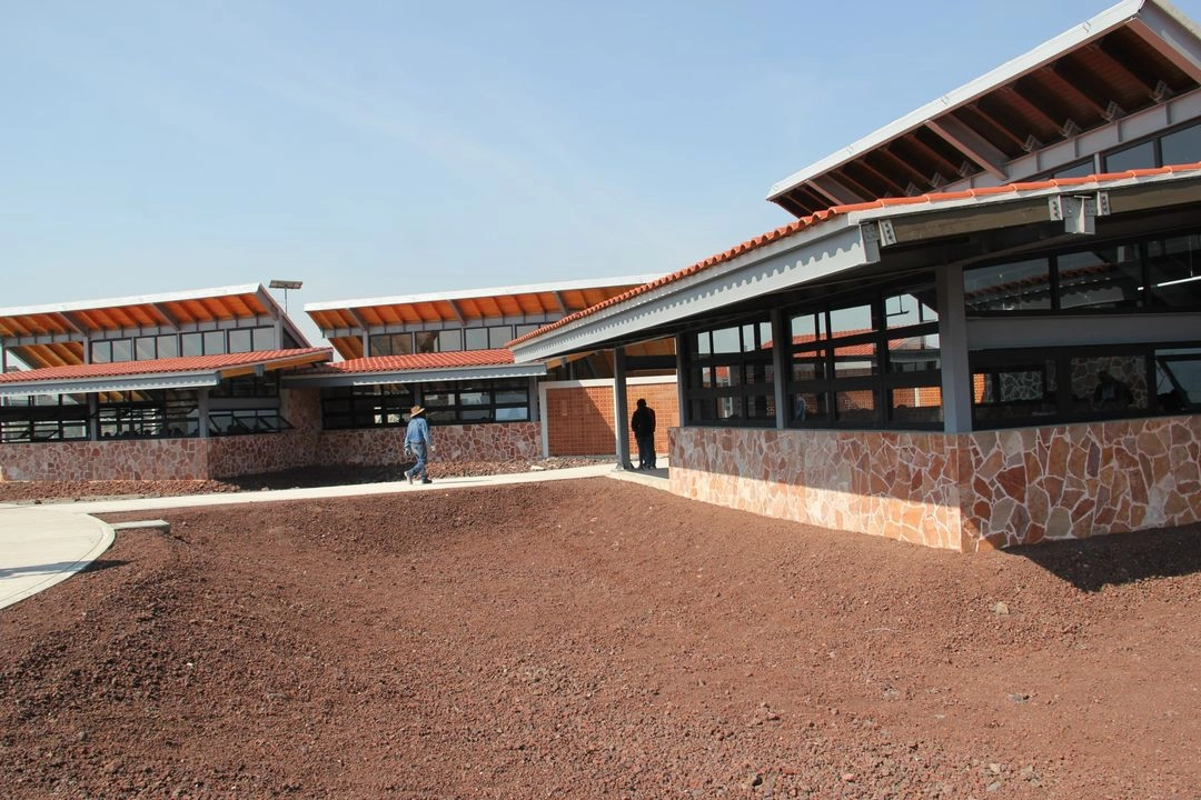 Los jóvenes pertenecientes a las carreras de Ingeniería en Desarrollo Regional Sustentable e Ingeniería Forestal hicieron un llamado a las autoridades para que se haga lo posible para que la institución educativa reabra sus puertas.

