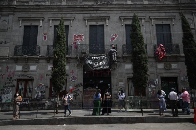 Las oficinas de la CNDH durante la toma del colectivo Okupa. Foto Yazmín Ortega Cortés / Archivo